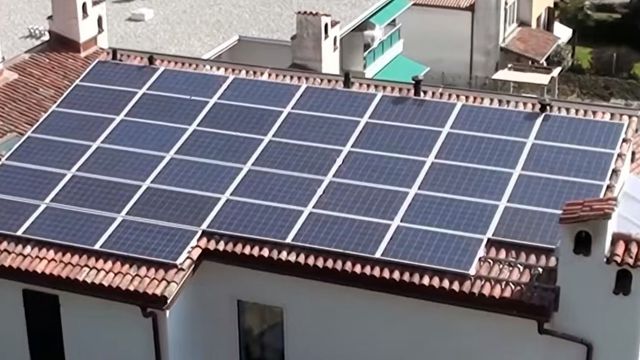 impianto pannelli fotovoltaici per pensilina