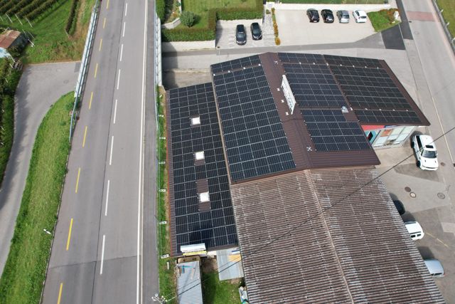 stabile  commerciale impianto fotovoltaico